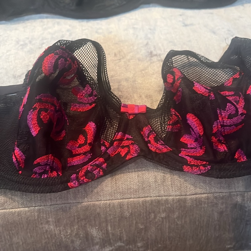 Two Freya 30G gorgeous  NWOT bras - too big on me $25 each - both $45 - Picture 4 of 7